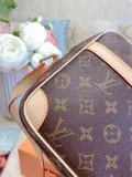 LOUIS VUITTON  LB5712005030099  size: 25x20cm