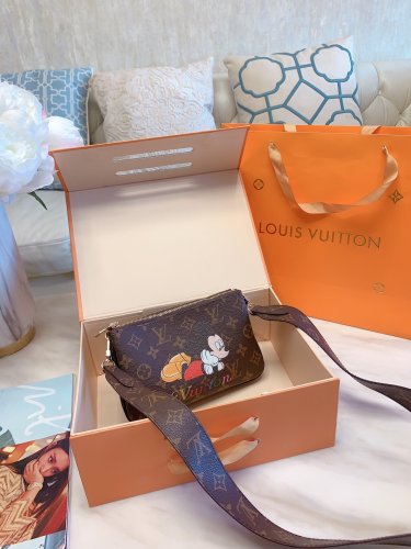LOUIS VUITTON  LB0212005030066  size: 16cm