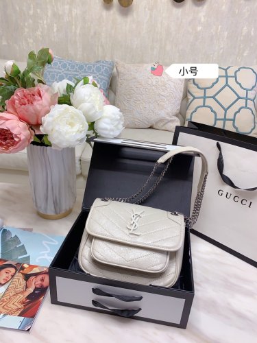 YSL  LB5712005030021  size: 24cm