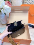 LOUIS VUITTON  LB5712005030044  size: 21x13cm