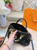 LOUIS VUITTON  LB5122005030029  size: 25cm
