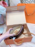 LOUIS VUITTON  LB0412005030043  size: 22x14cm