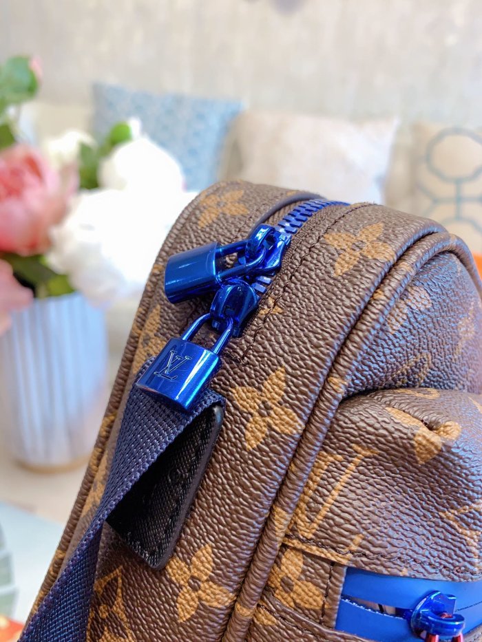 LOUIS VUITTON  LB5612005030068  size: 27cm