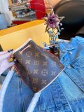 LOUIS VUITTON  LB582005020114  size: 15x17cm