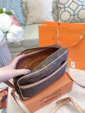 LOUIS VUITTON  LB5712005030099  size: 25x20cm