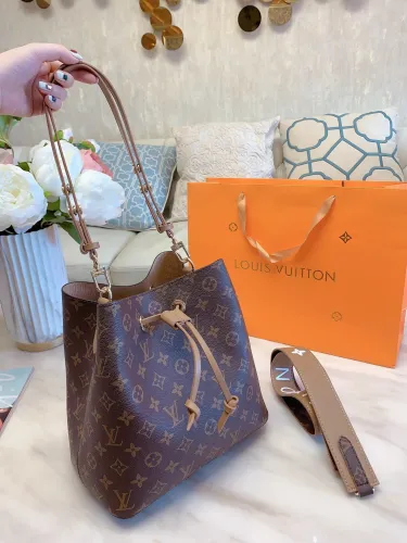 LOUIS VUITTON  LB0812005030073  size: 26x22x27cm