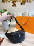LOUIS VUITTON  LB0022005030032  size: 31x16cm
