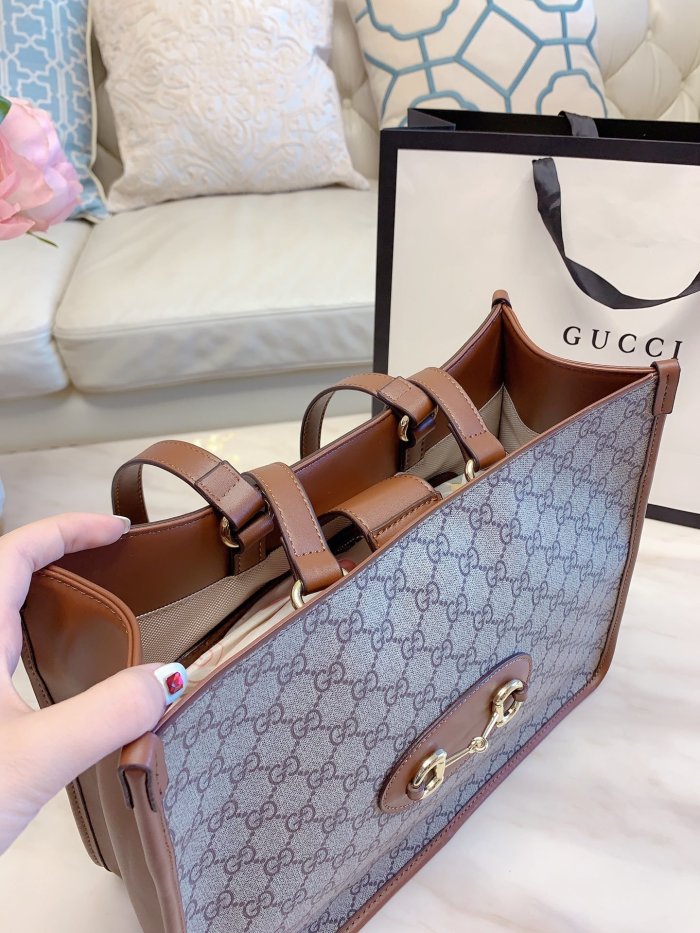 GUCCI  LB5512005030047  size: 34x26cm