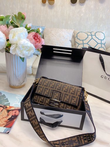 FENDI  LB5612005030041  size: 26cm