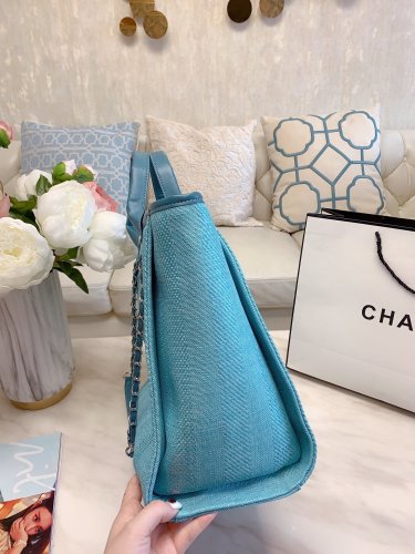 CHANEL  LB0222005030060  size: 38x30cm