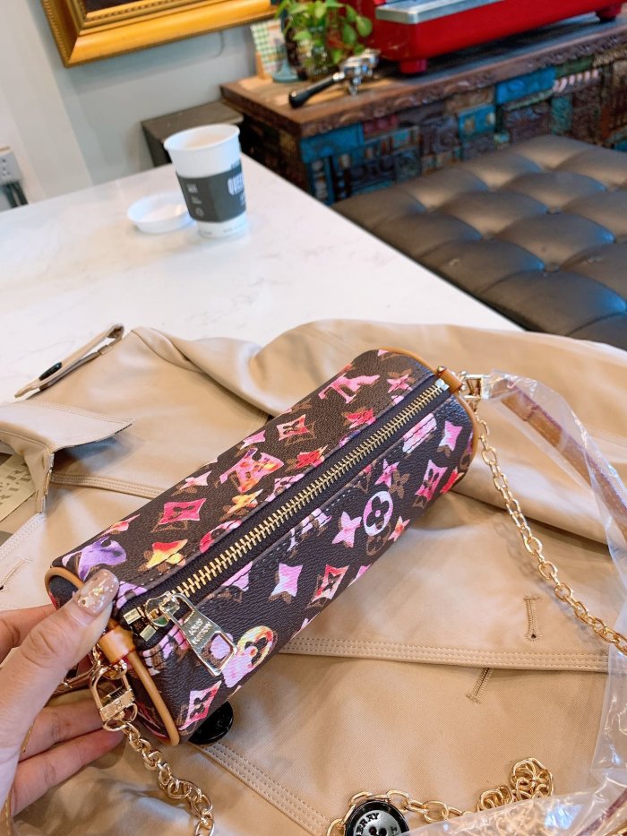 LOUIS VUITTON  LB5012005020128  size: 22cm