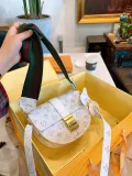 LOUIS VUITTON  LB5412005020120  size: 22cm