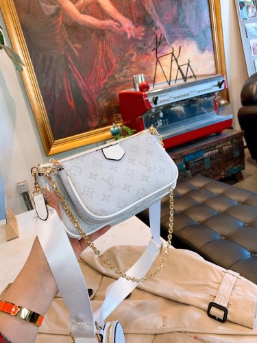 LOUIS VUITTON  LB5312005020117  size: 23x13cm/18x11cm/10cm