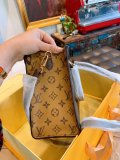 LOUIS VUITTON  LB5512005020125  size: 34cm/27cm