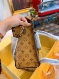 LOUIS VUITTON  LB5512005020125  size: 34cm/27cm