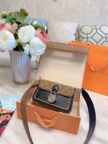 LOUIS VUITTON  LB5712005030044  size: 21x13cm