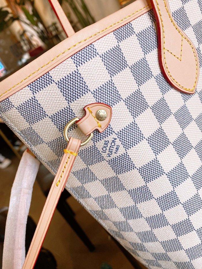 LOUIS VUITTON  LB0122005020110  size: 32x15x29cm