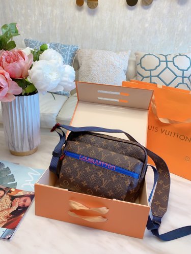 LOUIS VUITTON  LB5612005030068  size: 27cm