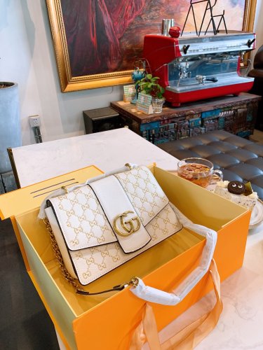GUCCI  LB5812005020144  size: 26x18cm