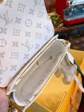 LOUIS VUITTON  LB5412005020120  size: 22cm