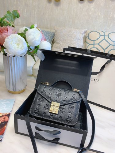 MCM  LB0122005030078  size: 24cm
