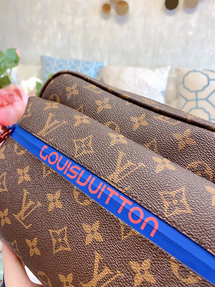 LOUIS VUITTON  LB5612005030068  size: 27cm