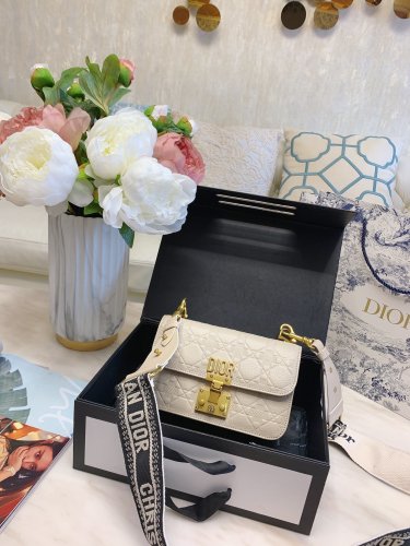 DIOR  LB5022005030035  size: 21x13cm