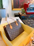 LOUIS VUITTON  LB5512005020125  size: 34cm/27cm