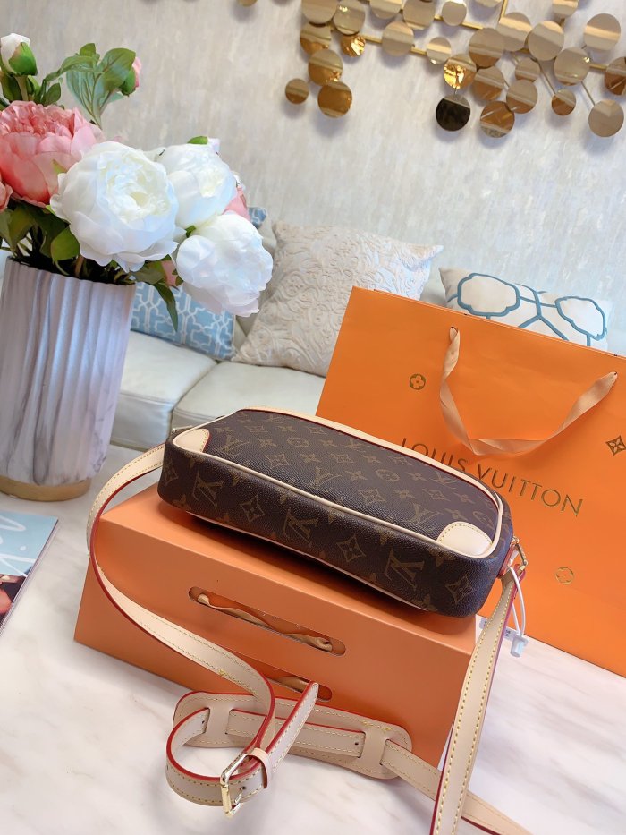 LOUIS VUITTON  LB5712005030099  size: 25x20cm