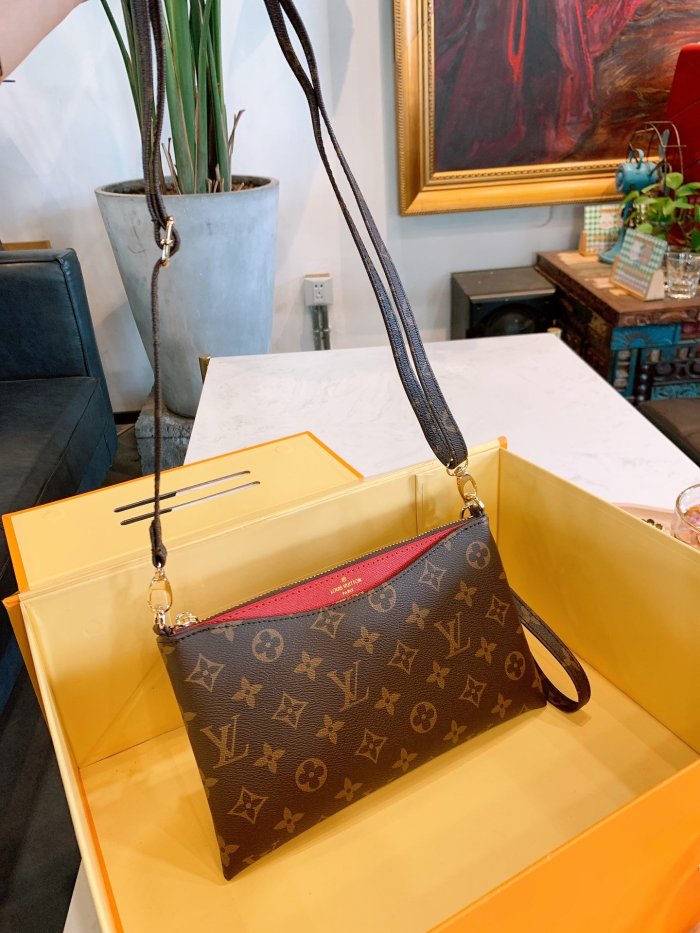 LOUIS VUITTON  LB0012005020107  size: 20cm