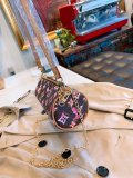 LOUIS VUITTON  LB5012005020128  size: 22cm