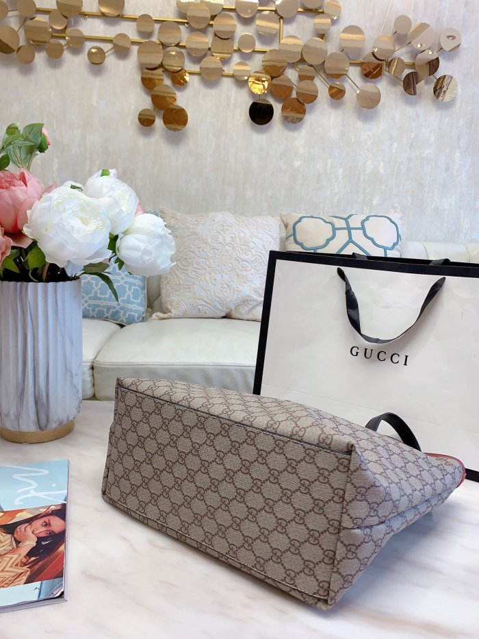GUCCI  LB0612005030003  size: 31x29cm