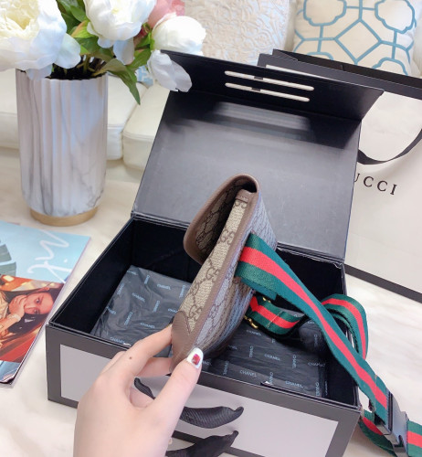 GUCCI  LB5212005030025  size: 24x17cm