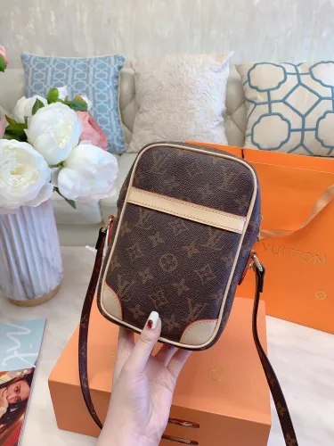 LOUIS VUITTON  LB5612005030098  size: 14x20cm