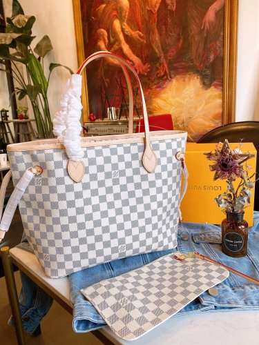 LOUIS VUITTON  LB0122005020110  size: 32x15x29cm