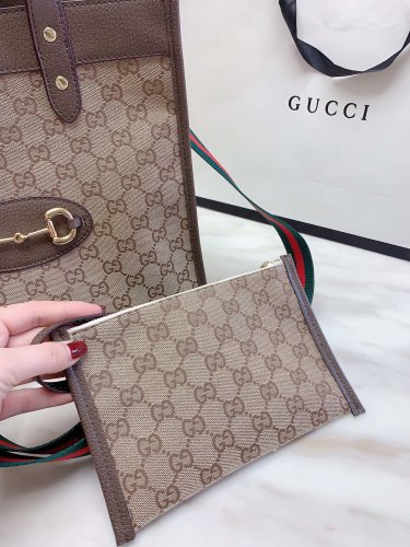 GUCCI  LB0712005030006  size: 30x28cm