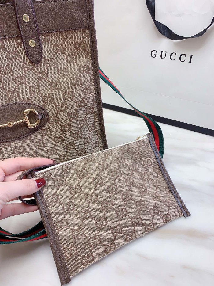GUCCI  LB0712005030006  size: 30x28cm
