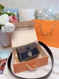 LOUIS VUITTON  LB5712005030045  size: 21x13cm