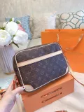 LOUIS VUITTON  LB5712005030099  size: 25x20cm