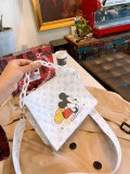 LOUIS VUITTON  LB5312005020118  size: 26x20cm