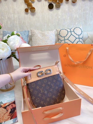 LOUIS VUITTON  LB0712005030059  size: 20cm