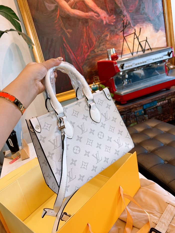 LOUIS VUITTON  LB0712005020119  size: 33x14x26cm/24x10x19