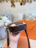 LOUIS VUITTON  LB5612005030098  size: 14x20cm