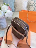 LOUIS VUITTON  LB5612005030098  size: 14x20cm
