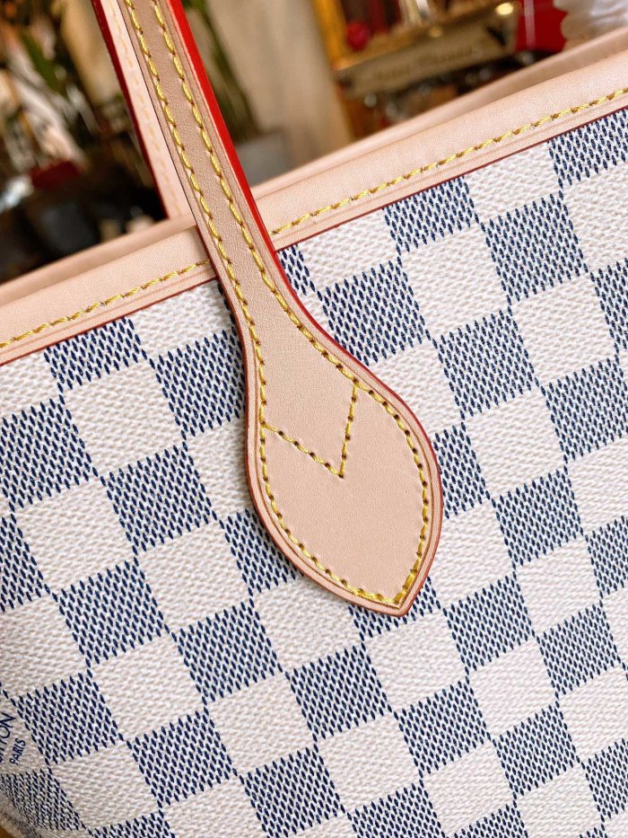 LOUIS VUITTON  LB0122005020110  size: 32x15x29cm
