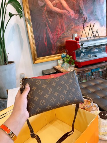 LOUIS VUITTON  LB0012005020107  size: 20cm