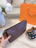 LOUIS VUITTON  LB0412005030075  size: 25x20cm