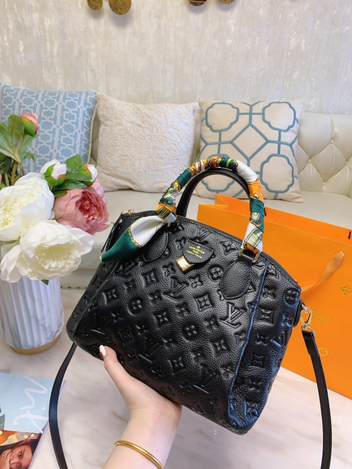 LOUIS VUITTON  LB5122005030029  size: 25cm