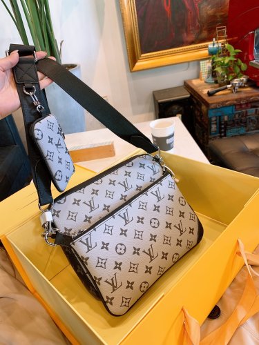 LOUIS VUITTON  LB0612005020112  size: 25x4x18cm/24.5x14.5cm/12.5x7cm