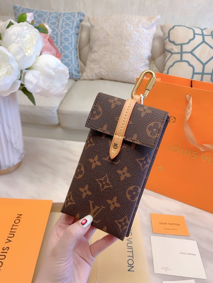LOUIS VUITTON  LB5412005030100  size: 10x20cm